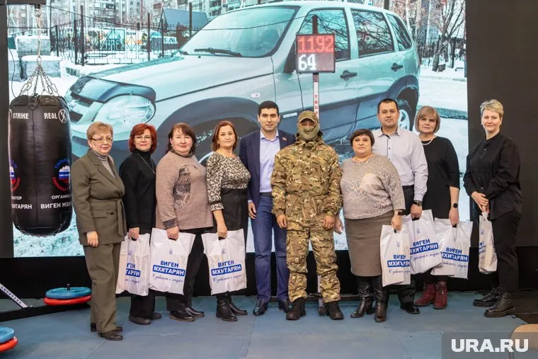 На передовую отправили полноприводный внедорожник