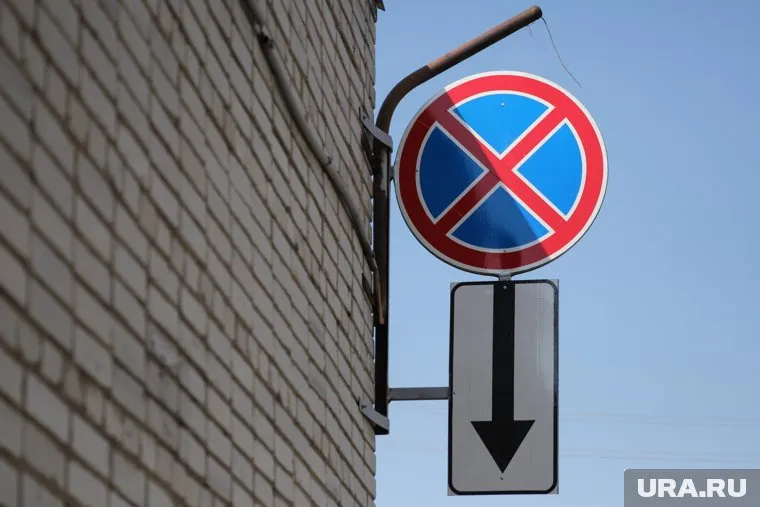 В проезде к пр. Машиностроителей,30 запретили стоянку автомобилей (фото из архива)