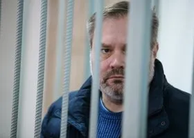 Работал в «Росхимзащите», служил в ВС РФ: профайл вышедшего из СИЗО мэра Дегтярска