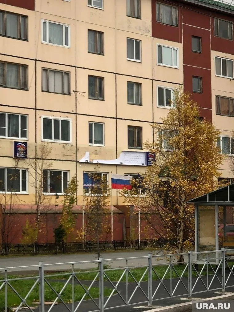 Вывеску регионального отделения «Единой России» снесло штормовым ветром