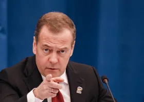 Медведев назвал Зеленского, Ермака и Миндича «беднейшими гражданами Украины»