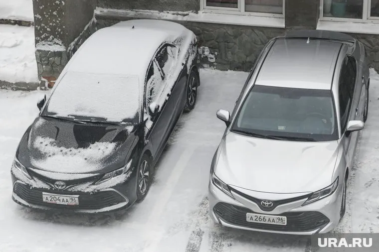 Машины с номерами ААА стоят в гараже мэрии Екатеринбурга и свердловского правительства (архивное фото)