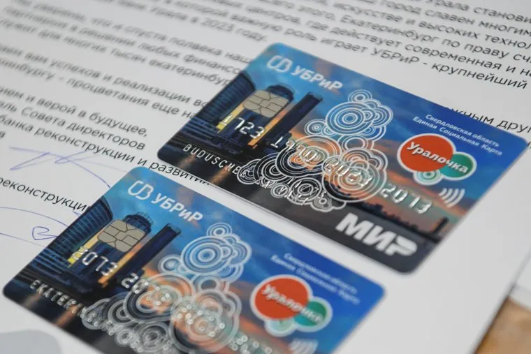 Процесс вакуумизации предметов для Капсулы времени. Екатеринбург