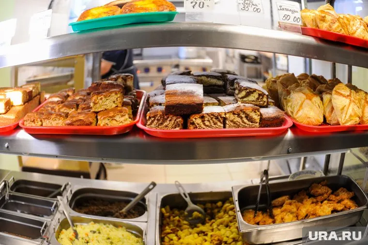 Столовая находится в центре Челябинска