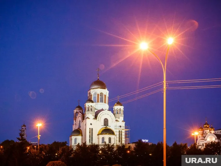 Подростки берут церковную атрибутику и устраивают шоу