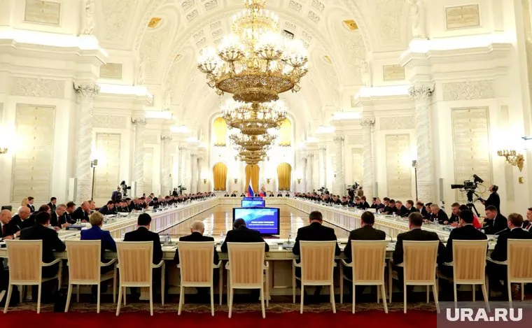 Персонажи из списка могут занять эти кресла