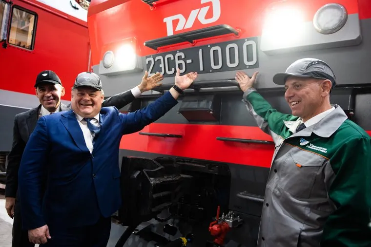 Передача тысячного электровоза 2ЭС6 «Синара» Российским железным дорогам на заводе «Уральские локомотивы». Свердловская область, Верхняя Пышма