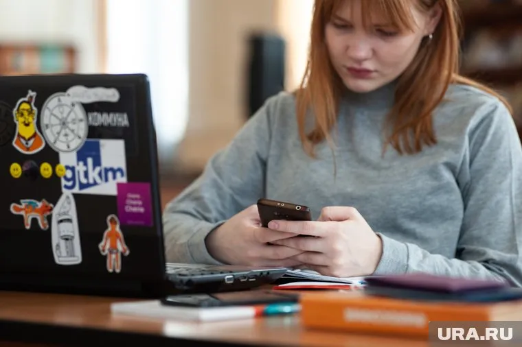 С травлей в интернете сталкивались около 70% подростков.