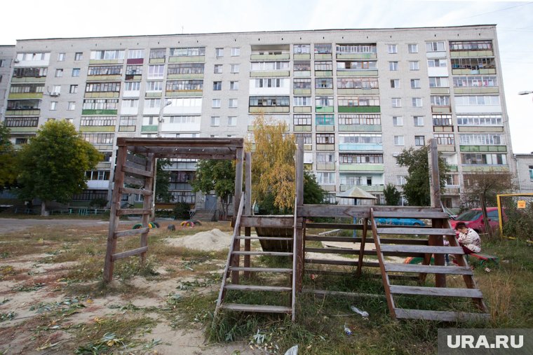 В Кургане восьми домам принудительно назначили УК