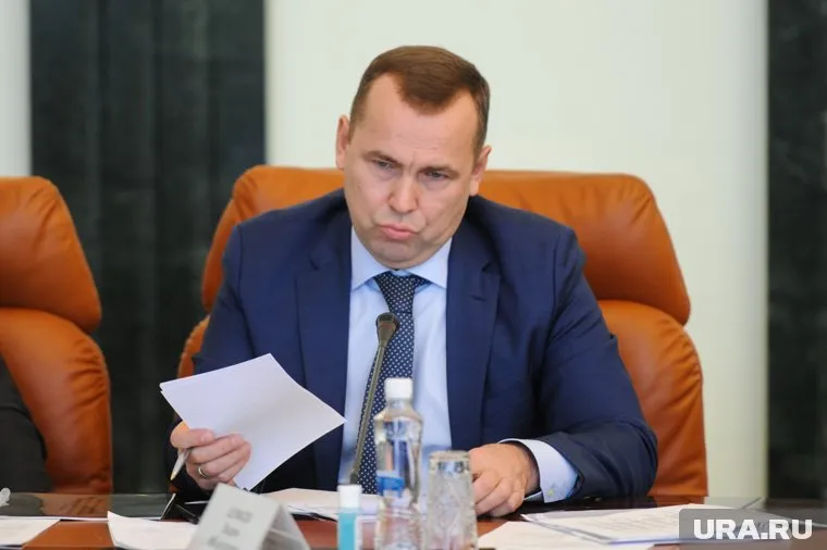 Чиновники Зауралья получают по 20 тысяч рублей. Но благодаря премиям соратникам губернатора Вадима Шумкова (на фото) средняя зарплата почти 40 тыс. рублей, считают собеседники