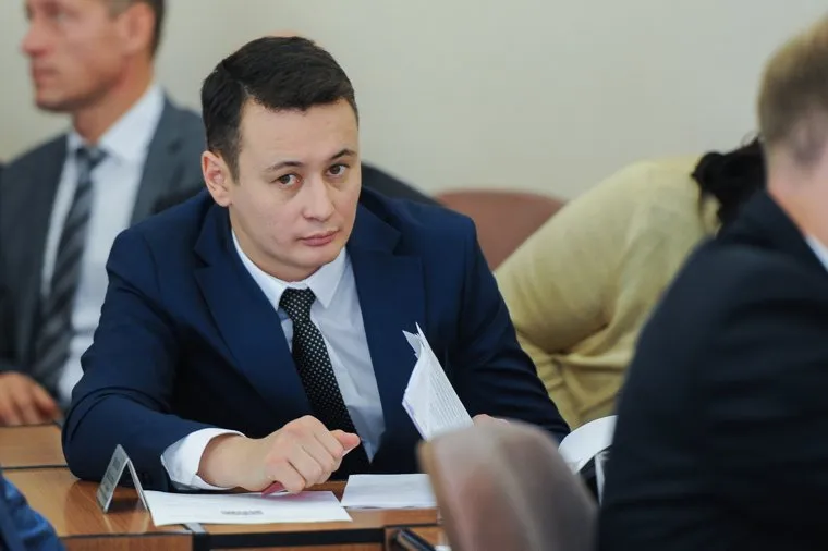 Первое заседание Челябинской городской думы второго созыва, где выбрали председателя, его заместителей и руководителей комиссий. Челябинск