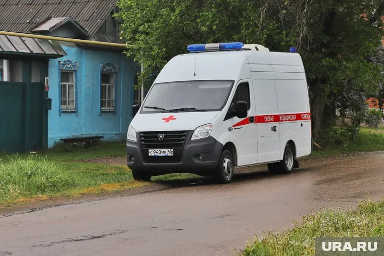 По словам очевидца, медики не стали помогать курганцу, потому что на расстоянии определили, что он был пьян