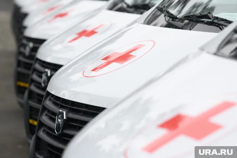 Газель скорой помощи застряла в одном из дворов Игрима