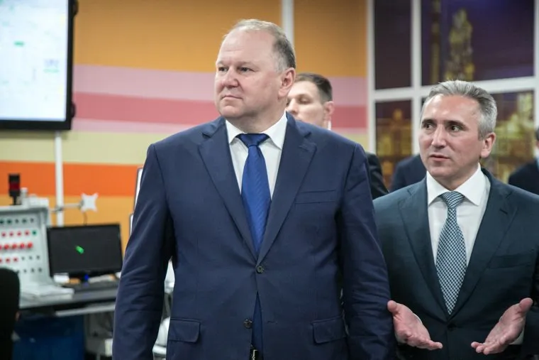 Визит Николая Цуканова , полномочного представителя президента на ЖД вокзал , строительство кольцевой автодороги и НПЗ. Тюмень , моор александр, цуканов николай