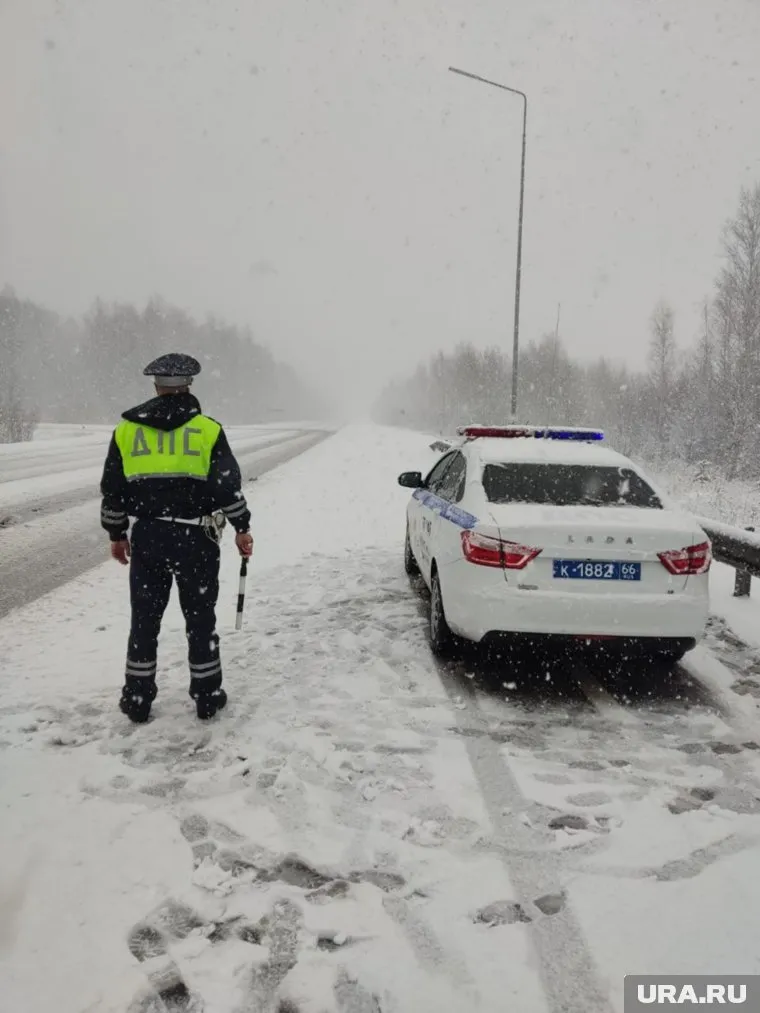 Автомобилистам советуют сохранять зимний стиль вождения