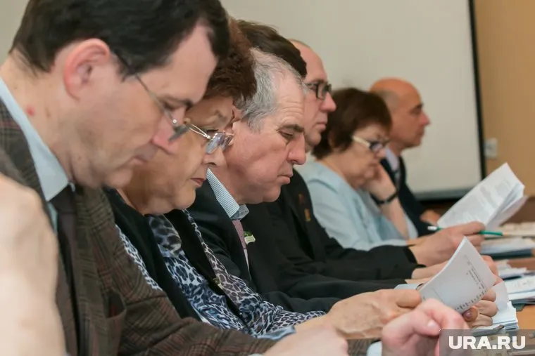 Курганским депутатам отменили выплаты в 2017 году