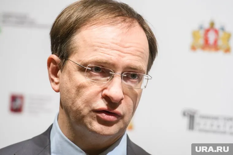 Мединский заявил, что Россия настроена на поиск решений, которые обеспечат долгосрочный мир на Украине