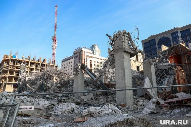 Бизнес-центр начали сносить в декабре 2023 года