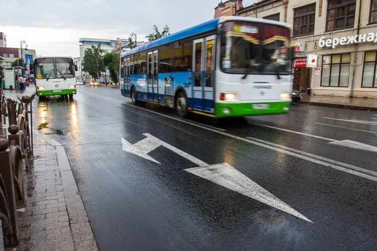 Выделенная полоса для автобусов. Тюмень, выделенная полоса