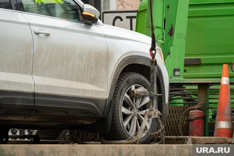 Автомобиль эвакуировали на глазах у семьи