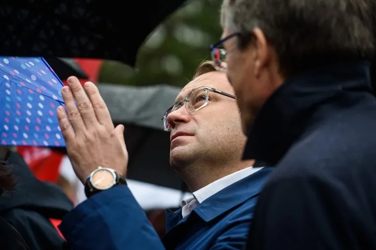 Церемония разворачивания флага Российской Федерации. Екатеринбург