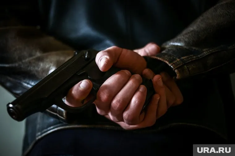 Неизвестный стрелял из травматического пистолета, передает Shot