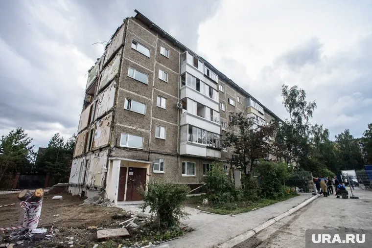 В дом пускают только жильцов и собственников квартир