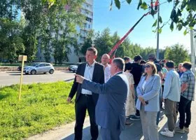 Энергетики рассказали мэру Нижневартовска о модернизации освещения по улице Мира