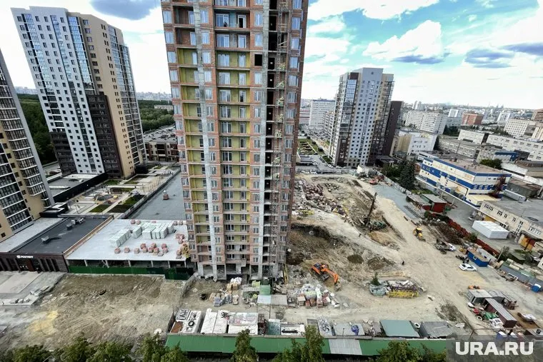 Жильцы бунтуют против застройщика, который без согласия оградил двор