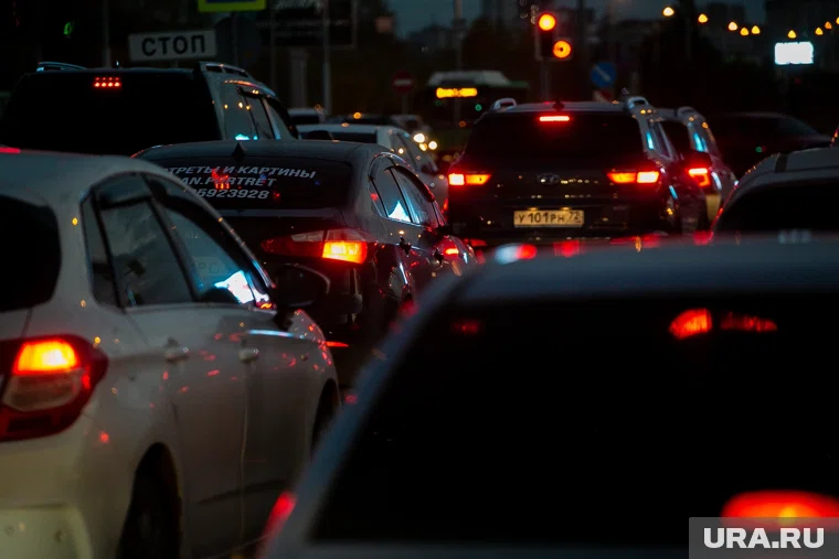 Пробки образовались в том числе и из-за пяти ДТП