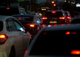 Город встал: Тюмень сковали пятничные пробки 