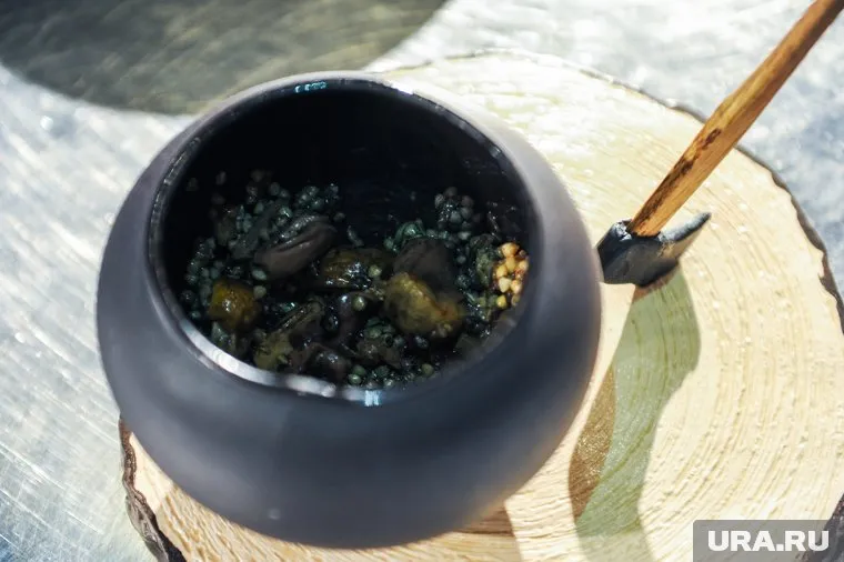 12 января детям давали перловую кашу черного цвета, после которой у детей начались проблемы (архивное фото)