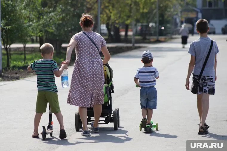 Многодетные семьи начнут быстрее получать пособия