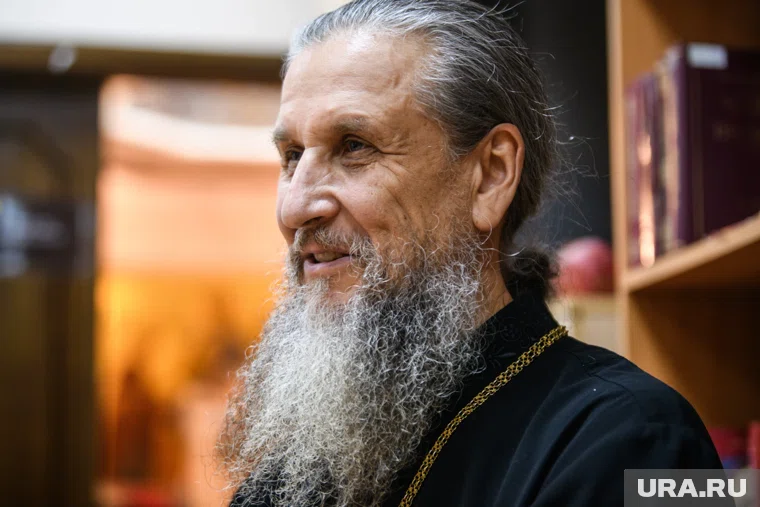 Отец Игорь уже 37 лет помогает людям вернуться к трезвому образу жизни