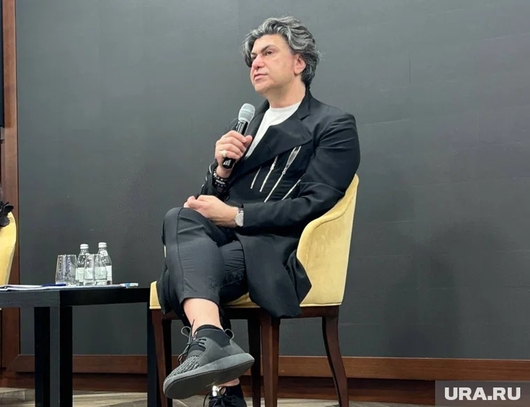 Николай Цискаридзе поздравил подписчиков с Рождеством, показав кадры из храма Александра Невского 