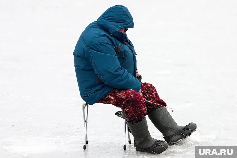 Любителей зимней рыбалки не пугает тонкий лед тюменских водоемов