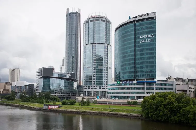 Виды города перед международной промышленной выставкой "ИННОПРОМ-2017". Екатеринбург, набережная исети, башня исеть, бц президент, ельцин центр, высотки, екатеринбург-сити