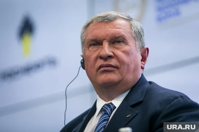 Игорь Сечин возглавляет компанию с 2012 года