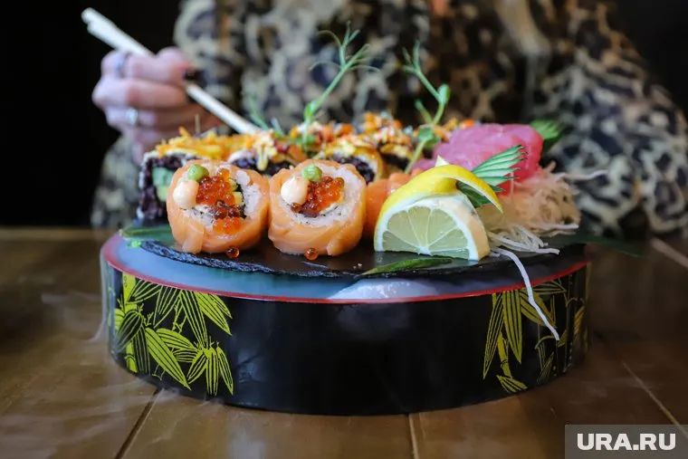 После роллов из доставки сальмонеллезным энтеритом заболело девять челябинцев