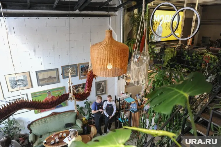 В придуманном кафе зеленые насаждения стали главной идеей и основой дизайна