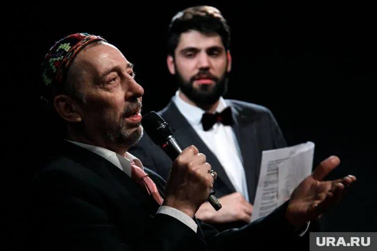 Николаю Коляде предложили два варианта решения проблемы