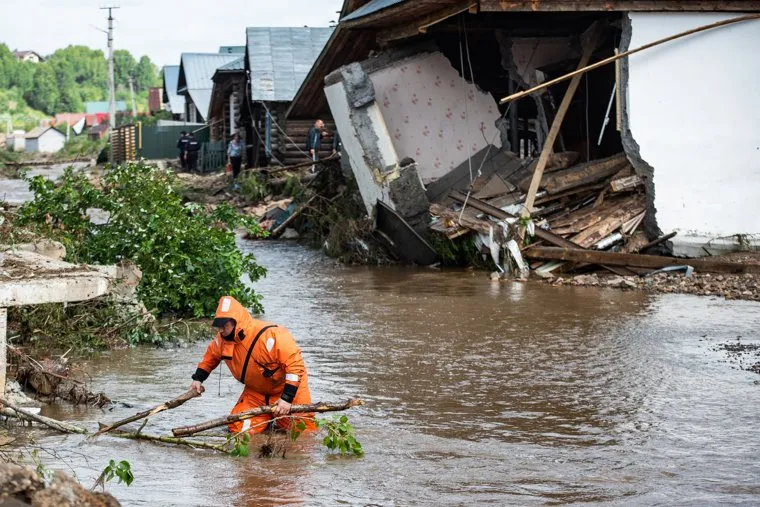 Последствия паводка в городе Нижние Серги. Свердловская область