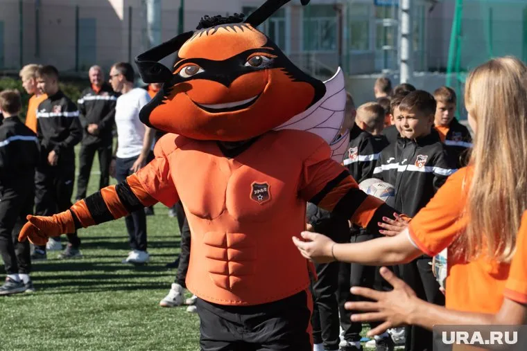 Ребята из «Отрады» сами занимаются футболом и болеют за ф/к «Урал» (архивное фото)