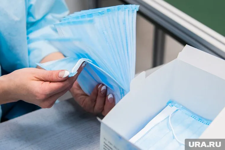 Специалисты оценили эффективность защиты двух масок от коронавируса