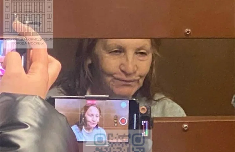 Столкнувшую в метро девочку пенсионерку штрафовали за дискредитацию ВС РФ