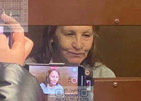 Пенсионерку, столкнувшую девочку в метро, штрафовали за фейки об армии