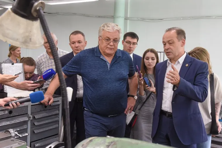 Визит министра промышленности и науки Свердловской области Сергея Пересторонина на импортозамещающее производство медицинских изделий. Екатеринбург