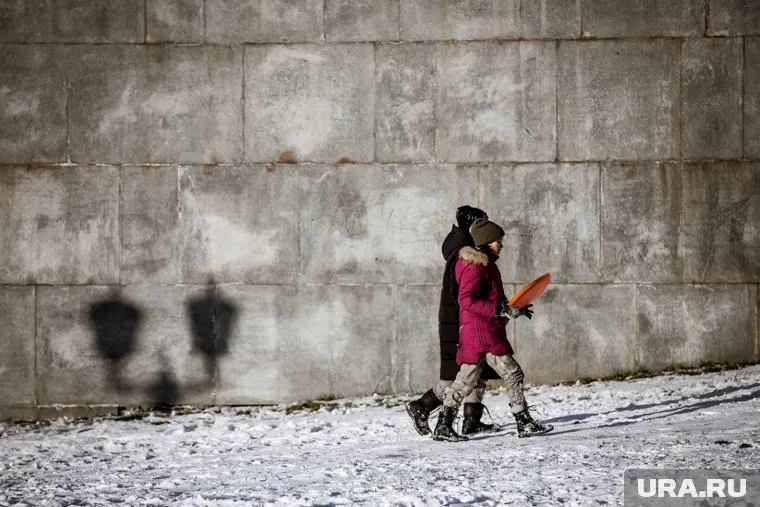 Заместитель директора работал с детьми, имея при этом судимость за избиение несовершеннолетних