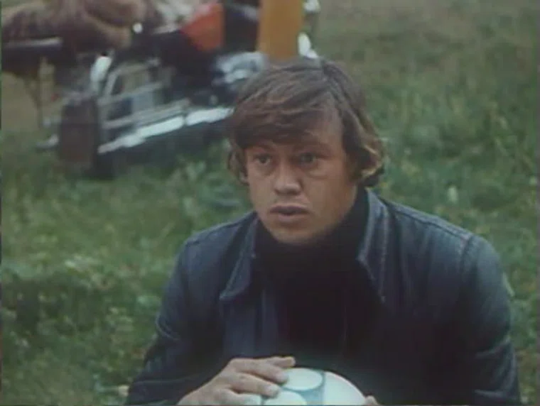 В фильме "Приключения Электроника" Караченцов сыграл Урри