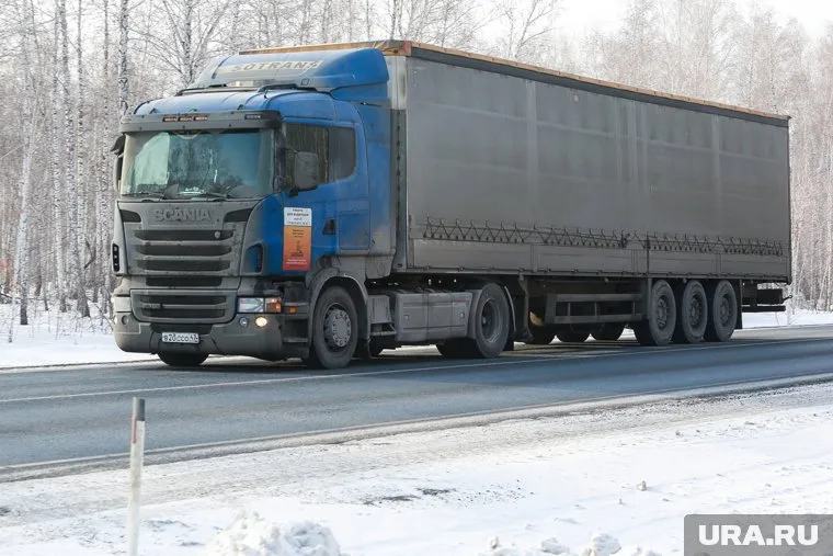 В результате ДТП пострадал водитель одного из большегрузов